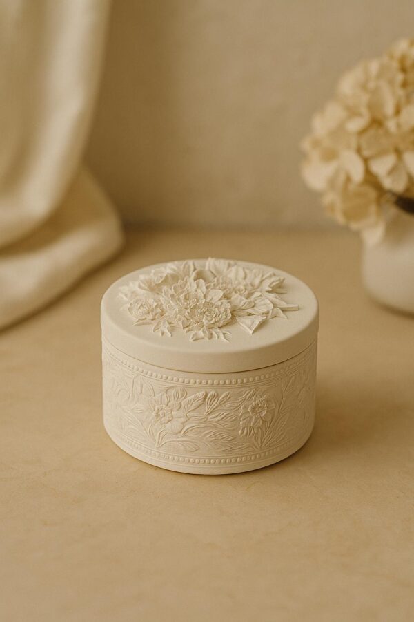 Handcrafted Floral Ivory Jewelry Box with Lid – Luxury Decorative Trinket Box